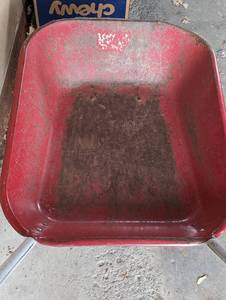 lot 319 image: Rolling Metal Wheelbarrow