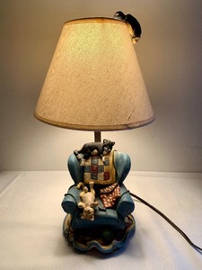 lot 195 image: Adorable 1995 Table Lamp by FIGI Graphics Cat Nap