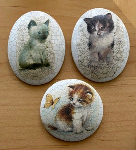 lot 200 image: Collection of Sweet Kitten Art on Plaster