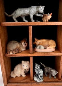 lot 115 image: Vintage Shadow Box Filled with Cat Figurines