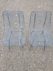 lot 2 image: Mid Century Modern. 2 chairs by Russell Woodard for Woodard Furniture, c.1950s. Sculptura line.