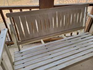 lot 14 image: Vintage White Swinging Bench on Base.