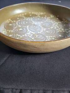 lot 23 image: A large Mid Century Modern Studio Stoneware Bowl by Martz Marshall. MCM.