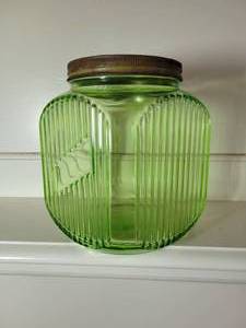 lot 27 image: Large Green Square Hoosier Jar. Vintage 1930s Depression Glass.
