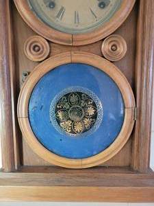 lot 28 image: Ingraham Venetian Mantel Clock.