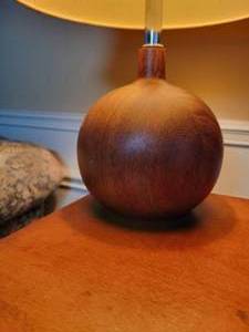 lot 32 image: Mid Century Modern Ball Shaped Teak Table Lamp.