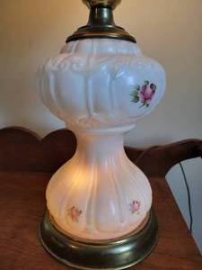 lot 49 image: Gone with the wind lamp. GWTW.