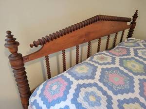 lot 50 image: Antique Jenny Lind Spindle Spool bed with bedding.