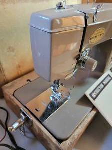 lot 60 image: Necchi Alco Model 5OO Heavy Duty Zig Zag Sewing Machine. Working order.