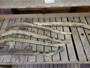 lot 69 image: 5 pieces of vintage Horse Ox Harness Yoke Hitch.