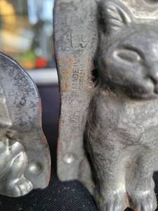 lot 72 image: A pair of antique 2 part Chocolate Molds. Bulldog and Kitten Cat.