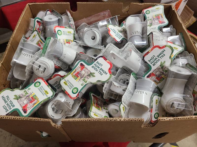 lot 242 image: MM Box full of essential oil wall plug-ins and more
