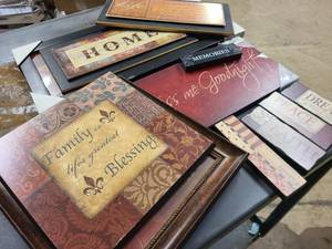lot 102 image: JJ Collection of Inspirational themed pictures and decor