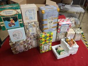lot 115 image: JJ Collection of Cherished Teddies and Marys Moo Moo statuettes