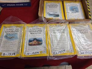 lot 128 image: JJ Vintage National Geographic Magazines