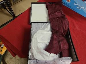lot 133 image: JJ Size 8 Lulu Boots