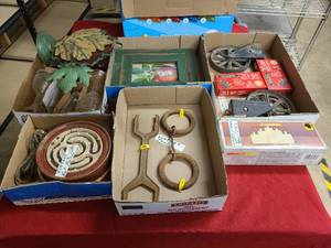 lot 138 image: JJ Assorted household antiques and goods