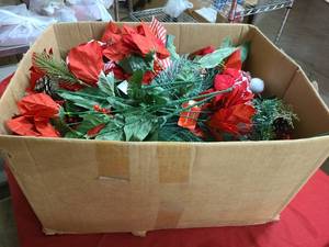 lot 219 image: MM Box of holiday faux floral decor