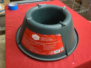 lot 232 image: MM Fresh Cut Tree Stand