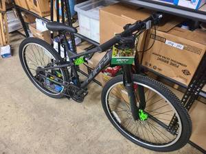 lot 2 image: New Huffy Mountain Bike