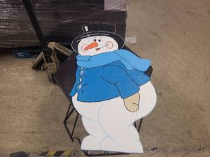 lot 5 image: MM Hand painted snowman and campfire X-mas yard decor