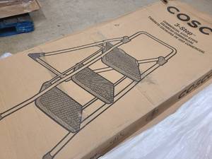 lot 45 image: Cosco 3-Step Commercial Step Stool