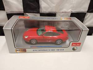 lot 10 image: Sun Star Porsche 911 118th Scale Die Cast Car