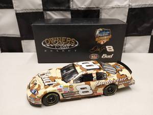 lot 31 image: Action Owners Club Select Dale Earnhardt Jr. #8 124th Scale Die Cast Car