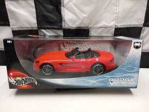 lot 35 image: Hot Wheels Dodge Viper SRT 10 118th Scale Die Cast Car