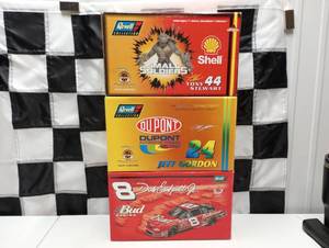 lot 74 image: Revell 124th Scale Die Cast Cars