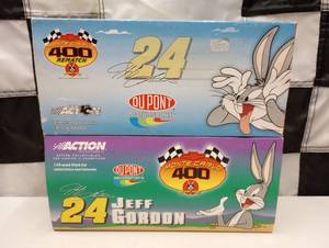lot 83 image: Action 124th Scale Die Cast Cars