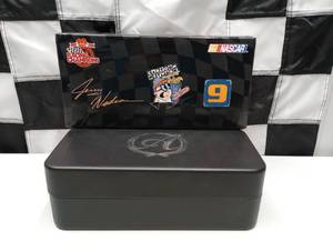 lot 89 image: Racing Champions Jerry Nadeau #9 Cartoon Network 124th Scale Die Cast Car