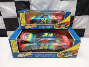 lot 93 image: Action Jeff Gordon #24 DuPont 124th & 118th Scale Die Cast Cars