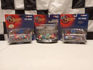 lot 99 image: Action Winners Circle Jeff Gordon #24 Pit Row & Victory Celebration Die Cast