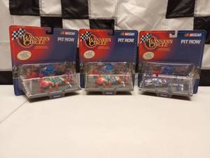 lot 100 image: Action Winners Circle Jeff Gordon #24 Pit Row 164th Scale Die Cast