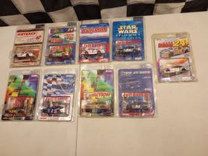 lot 108 image: Assorted 164th Scale Die Cast Cars