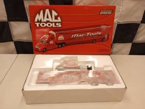lot 125 image: Mac Tools Transporter 164th Scale Die Cast