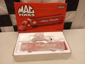 lot 126 image: Mac Tools Transporter 164th Scale Die Cast