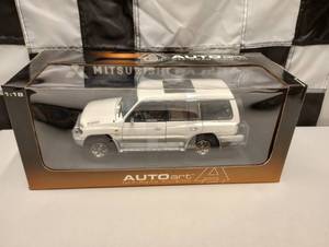 lot 165 image: Autoart Off Road Division Mitsubishi Pajero 118th Scale Die Cast Truck