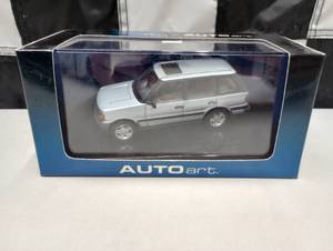 lot 169 image: Autoart Range Rover 4.6 HSE143rd Scale Die Cast Car