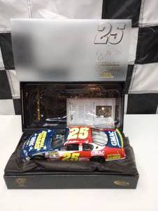 lot 181 image: Owners Elite #25 National Guard GMAC 124th Scale Die Cast Car