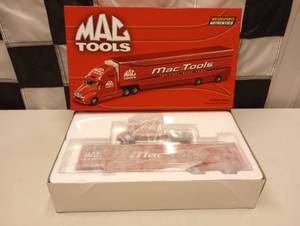 lot 247 image: Mac Tools Liquid Color Transporter 164th Scale Die Cast
