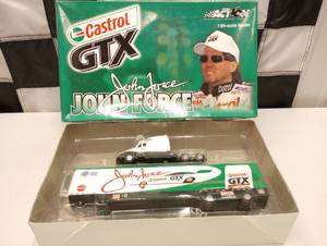 lot 252 image: Action John Force Castrol GTX Transporter 164th Scale Die Cast