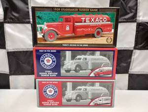 lot 334 image: Ertl Cast Coin Banks