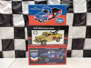 lot 340 image: Ertl Collectibles Power Wagon & 1954 International Die Cast Coin Banks