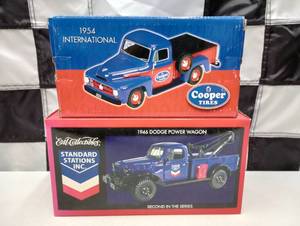 lot 342 image: Ertl Collectibles & 1954 International Truck Die Cast Coin Banks