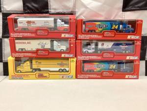 lot 352 image: Racing Champions Transporters 187th Scale Die Cast