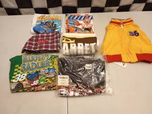 lot 421 image: (7) Assorted Kids Clothing