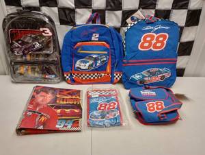 lot 424 image: Assorted Nascar Duffle Bags, Lunch Boxes, & Binder