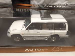 lot 449 image: Autoart Off Road Division Mitsubishi Pajero 118th Scale Die Cast Car